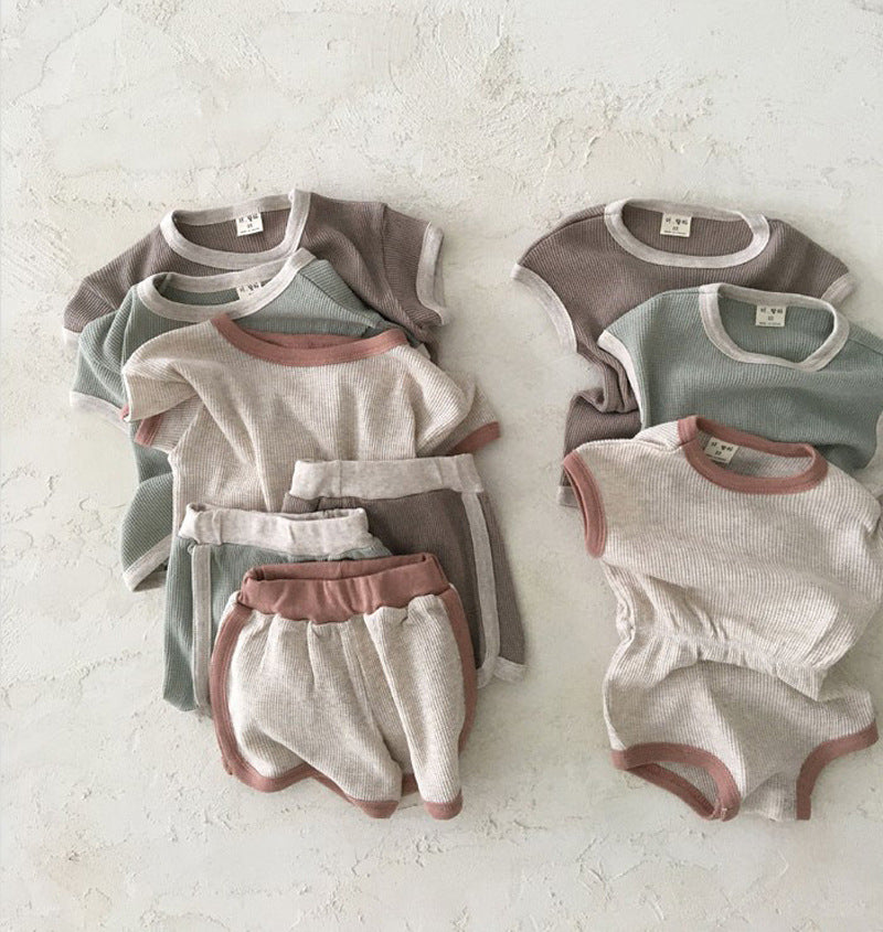 Infant and young children's clothing made of old casual sports short-sleeved suit