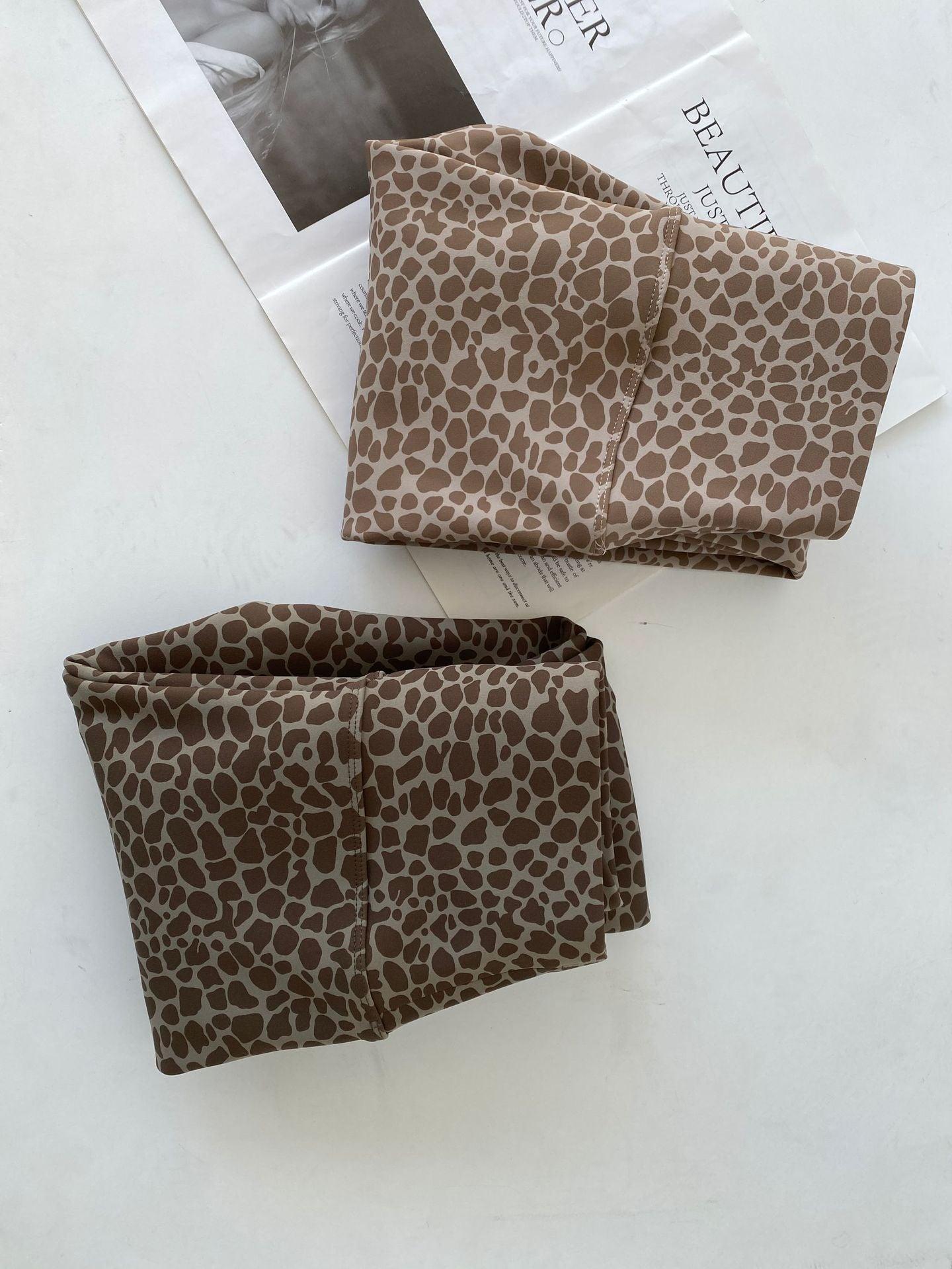 Nine Point Leopard Pattern Suede And Plush Leggings - Nioor