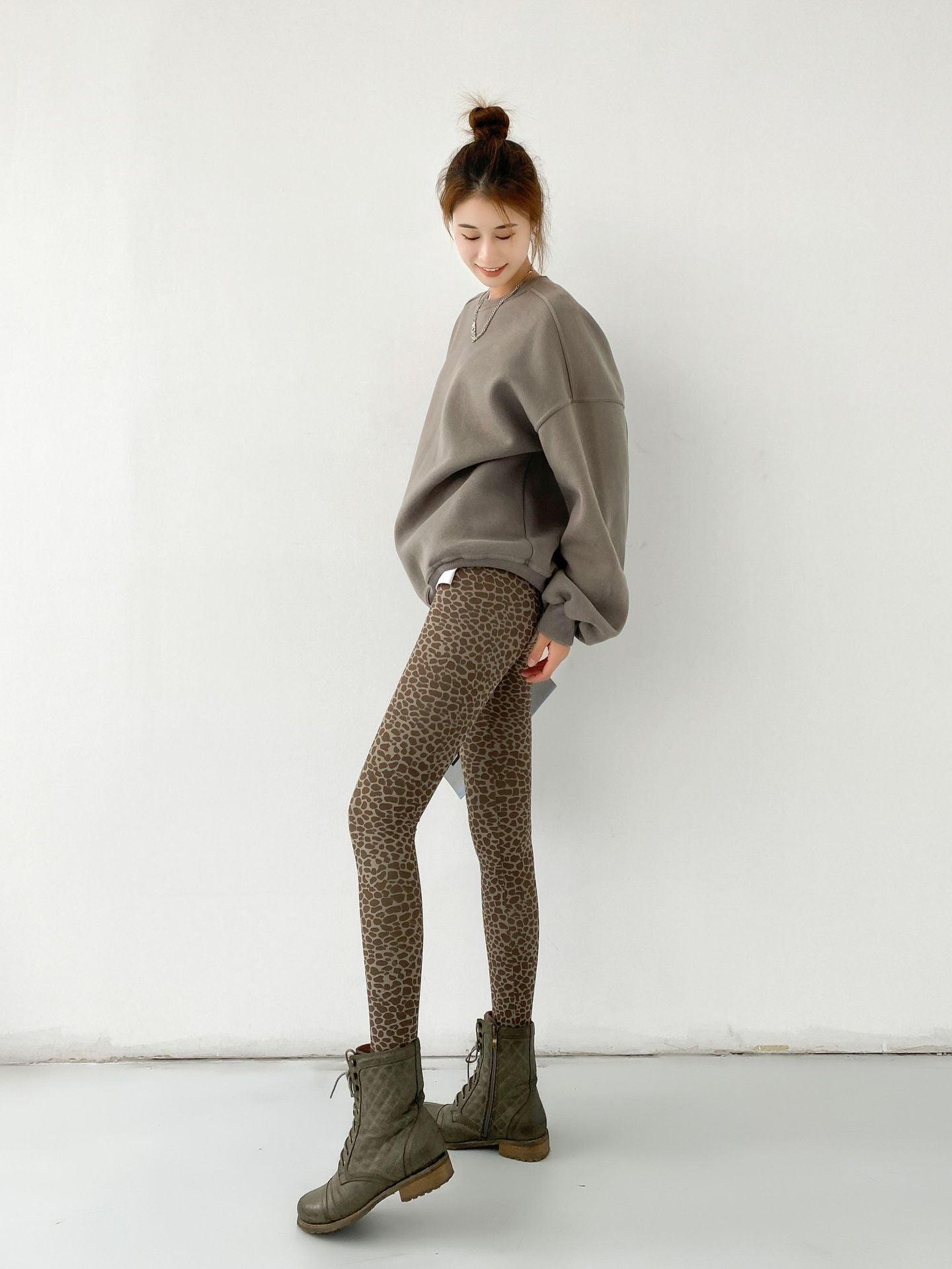 Nine Point Leopard Pattern Suede And Plush Leggings - Nioor