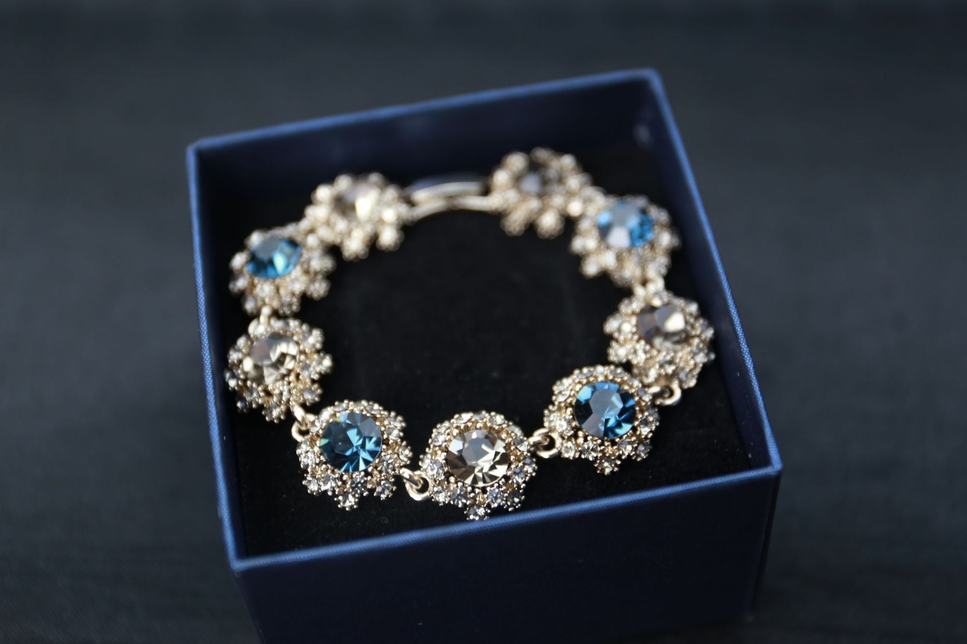 Super Flash Rhinestone Vintage Bracelet Women's Fashion Crystal