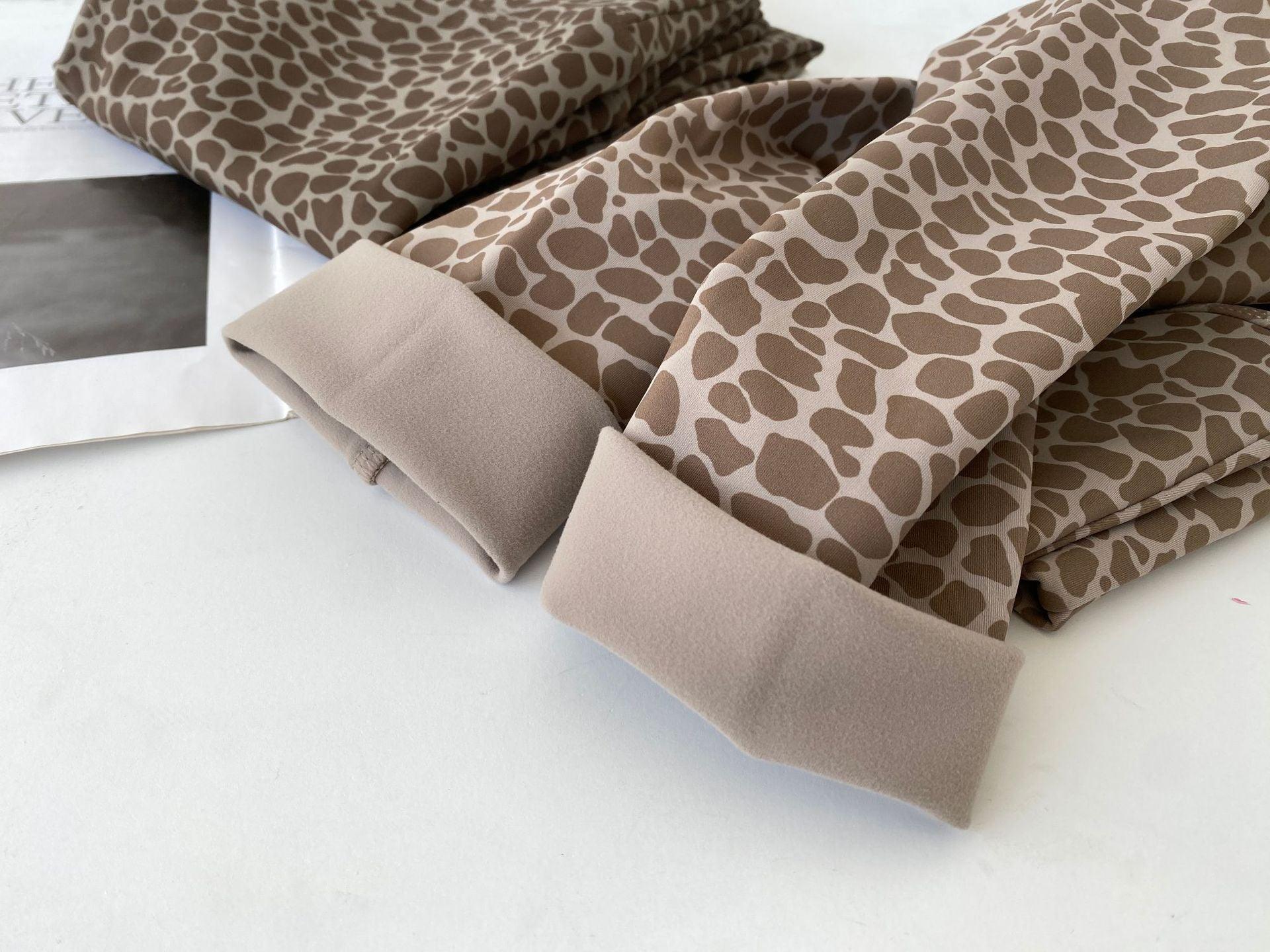 Nine Point Leopard Pattern Suede And Plush Leggings - Nioor