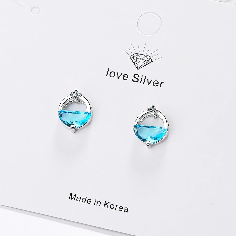 One Wang Qingquan Stud Simple And Small Earrings - Nioor