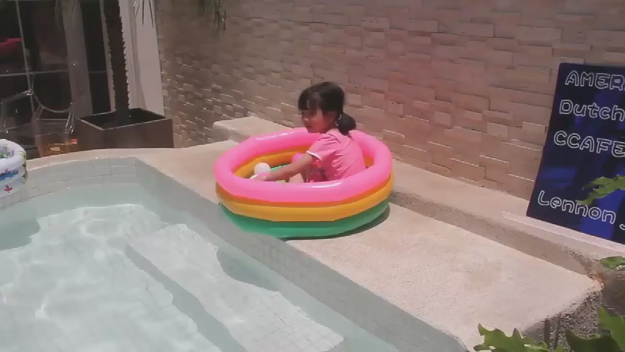 Inflatable swimming pool