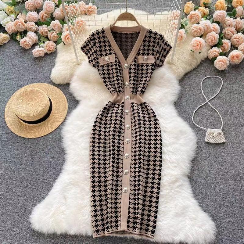 Summer V-neck Slim-fit Mid-length Single-breasted Color Matching Houndstooth Knitted Dress - Nioor